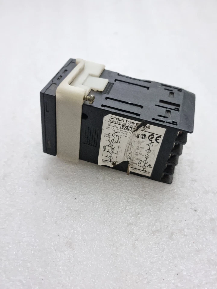 OMRON E5CN TEMPERATURE CONTROLLER 100-240VAC E5CN MADE IN JAPAN
